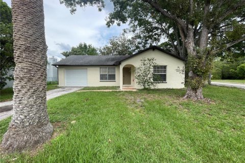 House in New Port Richey, Florida 2 bedrooms, 90.67 sq.m. № 1769324 - photo 1