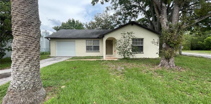 House in New Port Richey, Florida 2 bedrooms, 90.67 sq.m. № 1769324