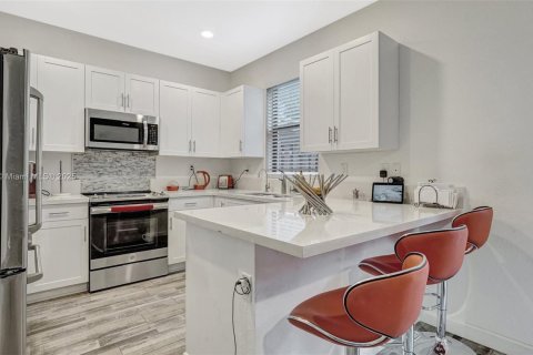 Townhouse in Miami, Florida 3 bedrooms, 158.31 sq.m. № 1728767 - photo 14