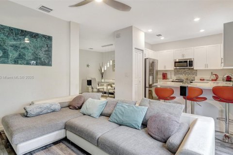 Townhouse in Miami, Florida 3 bedrooms, 158.31 sq.m. № 1728767 - photo 10