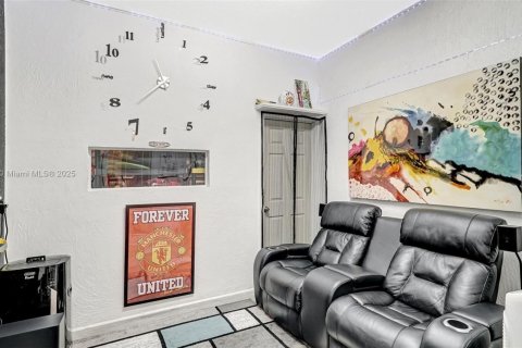 Townhouse in Miami, Florida 3 bedrooms, 158.31 sq.m. № 1728767 - photo 27