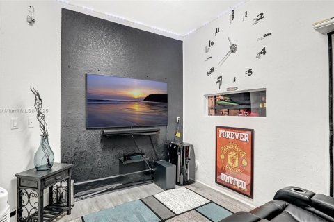 Townhouse in Miami, Florida 3 bedrooms, 158.31 sq.m. № 1728767 - photo 25