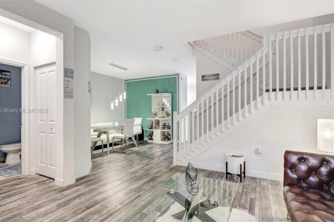 Townhouse in Miami, Florida 3 bedrooms, 158.31 sq.m. № 1728767 - photo 5