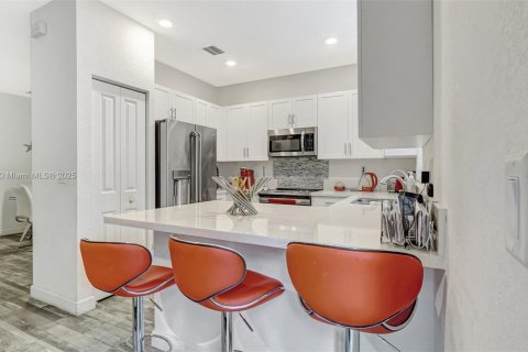 Townhouse in Miami, Florida 3 bedrooms, 158.31 sq.m. № 1728767 - photo 15