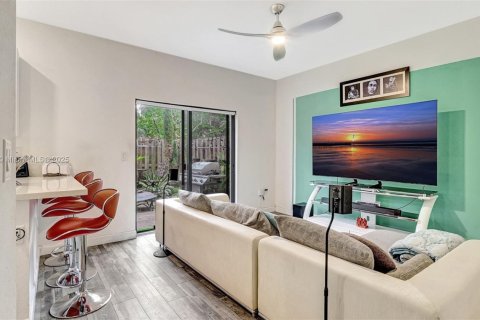 Townhouse in Miami, Florida 3 bedrooms, 158.31 sq.m. № 1728767 - photo 11