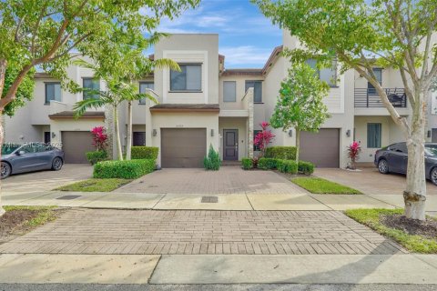 Townhouse in Miami, Florida 3 bedrooms, 158.31 sq.m. № 1728767 - photo 1