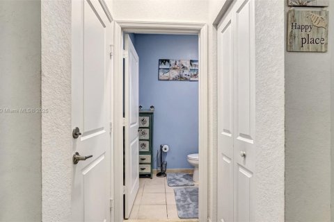 Townhouse in Miami, Florida 3 bedrooms, 158.31 sq.m. № 1728767 - photo 21