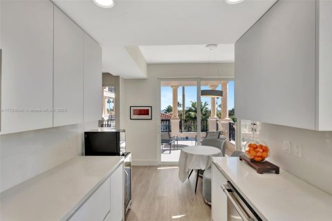 Condo in Miami Beach, Florida, 3 bedrooms  № 1867265 - photo 14