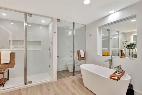 Condo in Miami Beach, Florida, 3 bedrooms  № 1867265 - photo 22