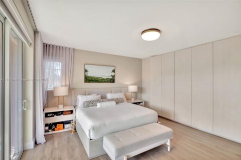 Condo in Miami Beach, Florida, 3 bedrooms  № 1867265 - photo 20