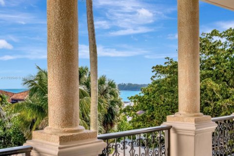 Condo in Miami Beach, Florida, 3 bedrooms  № 1867265 - photo 1