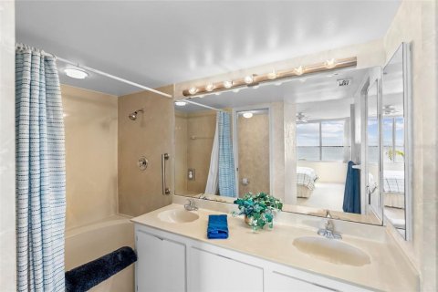 Снять в аренду кондоминиум в Сент-Питерсберг, Флорида 6 комнат, 116.59м2, № 1690263 - фото 12