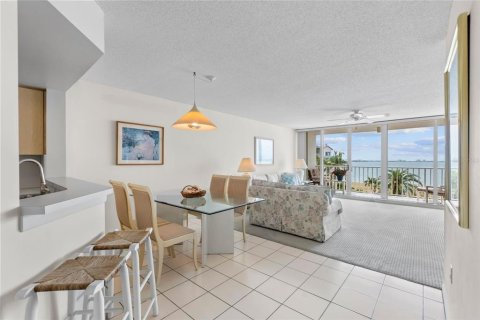 Снять в аренду кондоминиум в Сент-Питерсберг, Флорида 6 комнат, 116.59м2, № 1690263 - фото 7