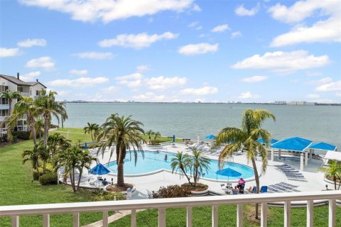 Снять в аренду кондоминиум в Сент-Питерсберг, Флорида 6 комнат, 116.59м2, № 1690263 - фото 9