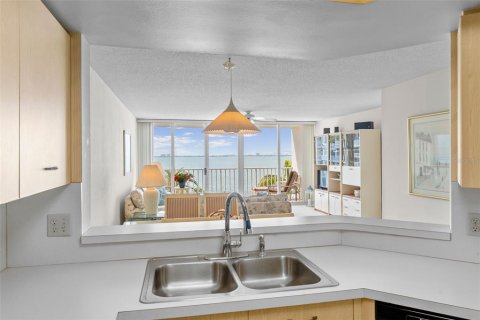 Снять в аренду кондоминиум в Сент-Питерсберг, Флорида 6 комнат, 116.59м2, № 1690263 - фото 6