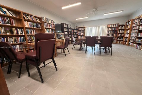 Купить кондоминиум в Маргит, Флорида 2 спальни, 92.9м2, № 2248960 - фото 28