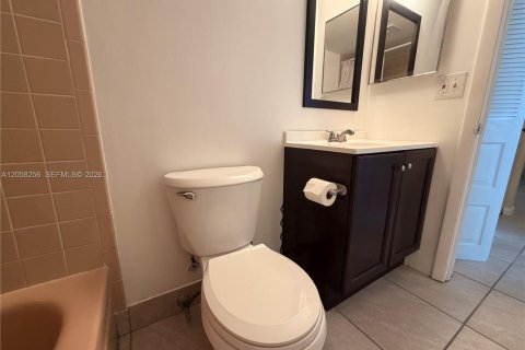 Купить кондоминиум в Маргит, Флорида 2 спальни, 92.9м2, № 2248960 - фото 12