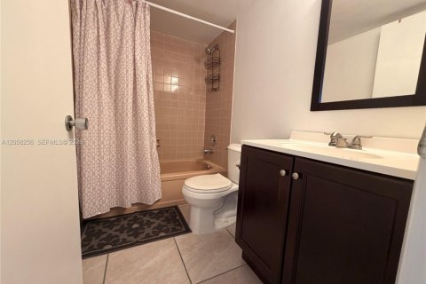 Купить кондоминиум в Маргит, Флорида 2 спальни, 92.9м2, № 2248960 - фото 11