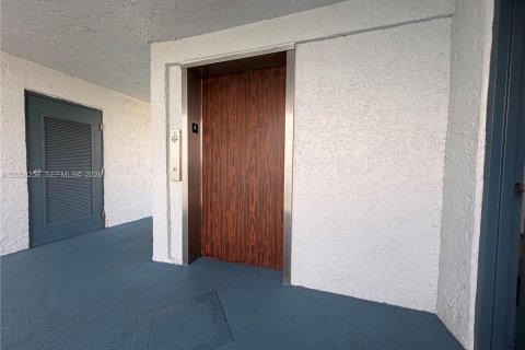 Купить кондоминиум в Маргит, Флорида 2 спальни, 92.9м2, № 2248960 - фото 23