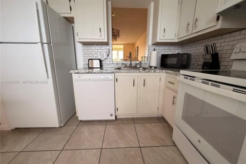 Купить кондоминиум в Маргит, Флорида 2 спальни, 92.9м2, № 2248960 - фото 18