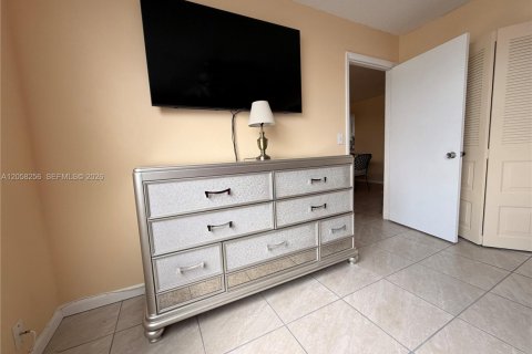 Купить кондоминиум в Маргит, Флорида 2 спальни, 92.9м2, № 2248960 - фото 8