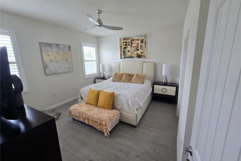 House in New Smyrna Beach, Florida 3 bedrooms, 154.4 sq.m. № 1907047 - photo 11