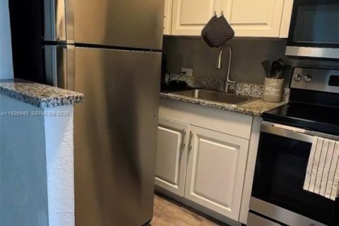 Copropriété à vendre à North Bay Village, Floride: 41.62 m2 № 1989175 - photo 10