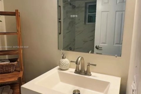 Copropriété à vendre à North Bay Village, Floride: 41.62 m2 № 1989175 - photo 6