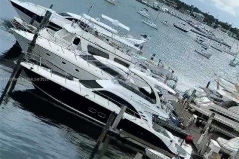 Studio à Condo à North Bay Village, Floride  № 1989175