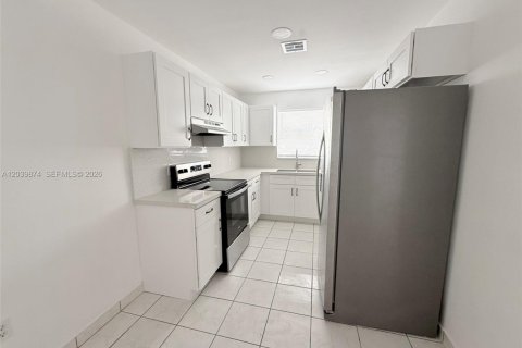 Снять в аренду виллу или дом в Майами, Флорида 3 спальни, 102.19м2, № 2089565 - фото 6