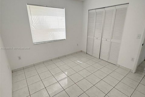 Снять в аренду виллу или дом в Майами, Флорида 3 спальни, 102.19м2, № 2089565 - фото 11