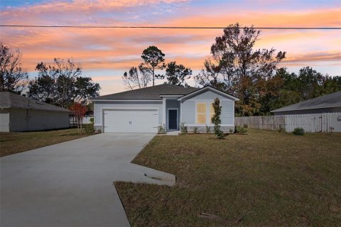 House in Palm Coast, Florida 3 bedrooms, 147.53 sq.m. № 1519070 - photo 1