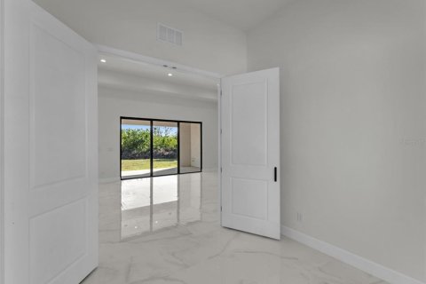 Casa en venta en Port Charlotte, Florida, 3 dormitorios, 170.85 m2 № 1567979 - foto 12