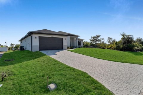 Casa en venta en Port Charlotte, Florida, 3 dormitorios, 170.85 m2 № 1567979 - foto 4