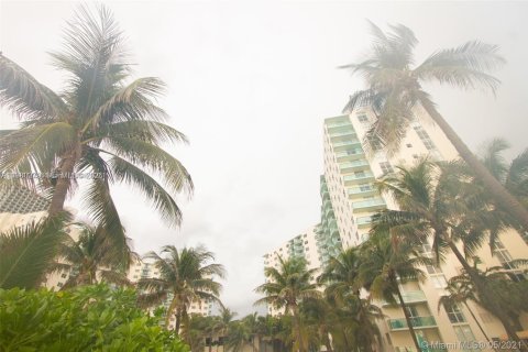 Copropriété à louer à Hollywood, Floride: 1 chambre, 73.3 m2 № 2046488 - photo 30