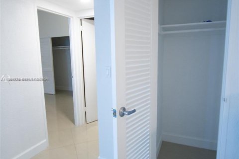 Copropriété à louer à Hollywood, Floride: 1 chambre, 73.3 m2 № 2046488 - photo 15