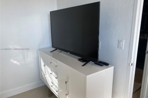 Copropriété à louer à Hollywood, Floride: 1 chambre, 73.3 m2 № 2046488 - photo 17