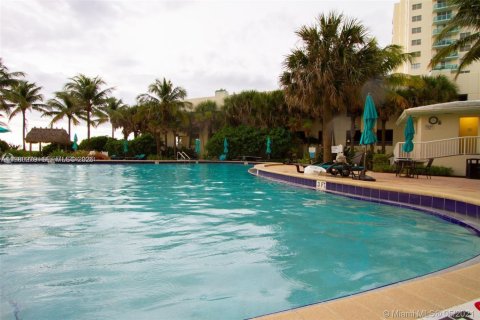 Copropriété à louer à Hollywood, Floride: 1 chambre, 73.3 m2 № 2046488 - photo 28