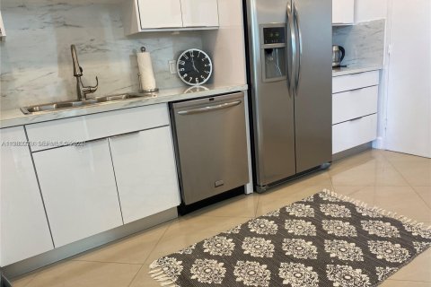 Copropriété à louer à Hollywood, Floride: 1 chambre, 73.3 m2 № 2046488 - photo 12