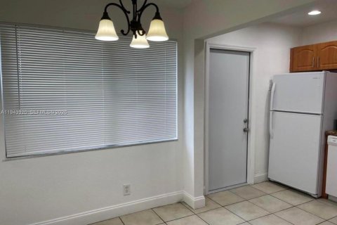 Touwnhouse à louer à Plantation, Floride: 2 chambres, 87.14 m2 № 1999563 - photo 4