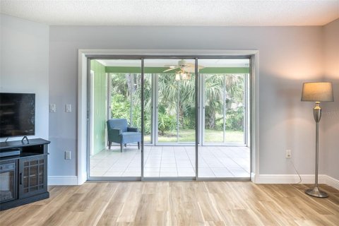 Condo in Sarasota, Florida, 2 bedrooms  № 1903059 - photo 14