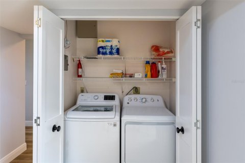 Condo in Sarasota, Florida, 2 bedrooms  № 1903059 - photo 25