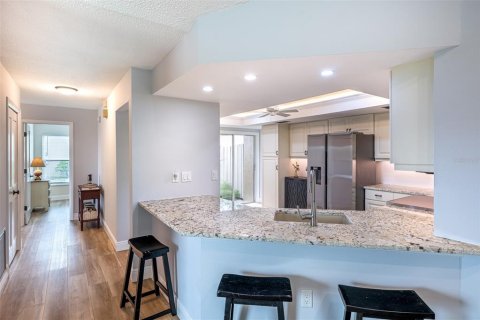 Condo in Sarasota, Florida, 2 bedrooms  № 1903059 - photo 18