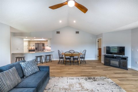 Condo in Sarasota, Florida, 2 bedrooms  № 1903059 - photo 8