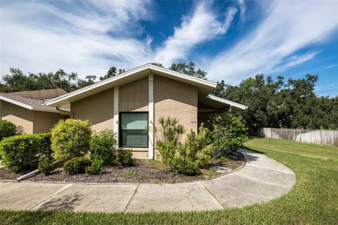 Condo in Sarasota, Florida, 2 bedrooms  № 1903059 - photo 1