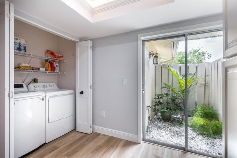 Condo in Sarasota, Florida, 2 bedrooms  № 1903059 - photo 24