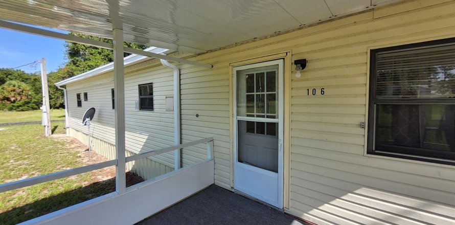 Casa en Pomona Park, Florida 3 dormitorios, 75.81 m2 № 770710