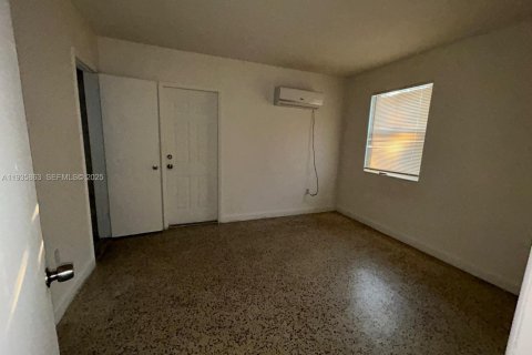 House in Miami, Florida 1 bedroom, 80.27 sq.m. № 1994012 - photo 3