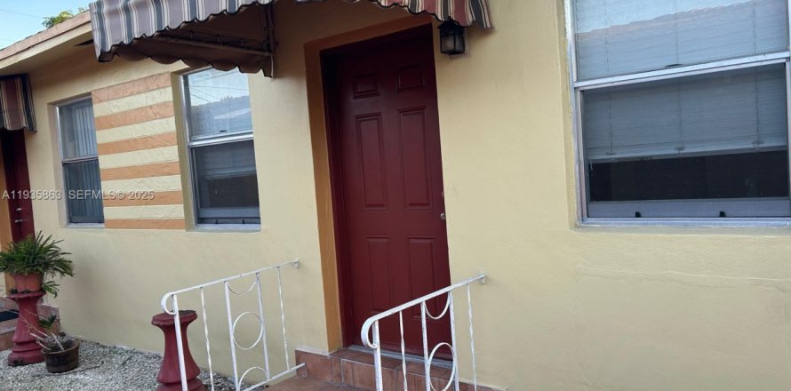 House in Miami, Florida 1 bedroom, 80.27 sq.m. № 1994012