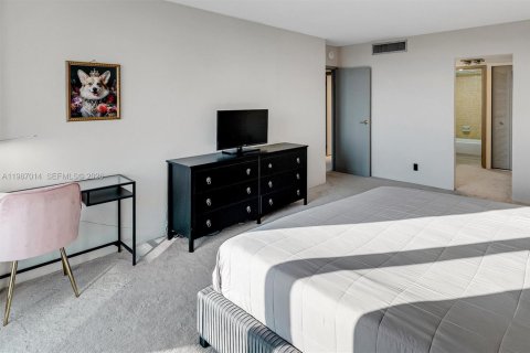 Купить кондоминиум в Санни-Айлс-Бич, Флорида 2 спальни, 141.3м2, № 2049109 - фото 13